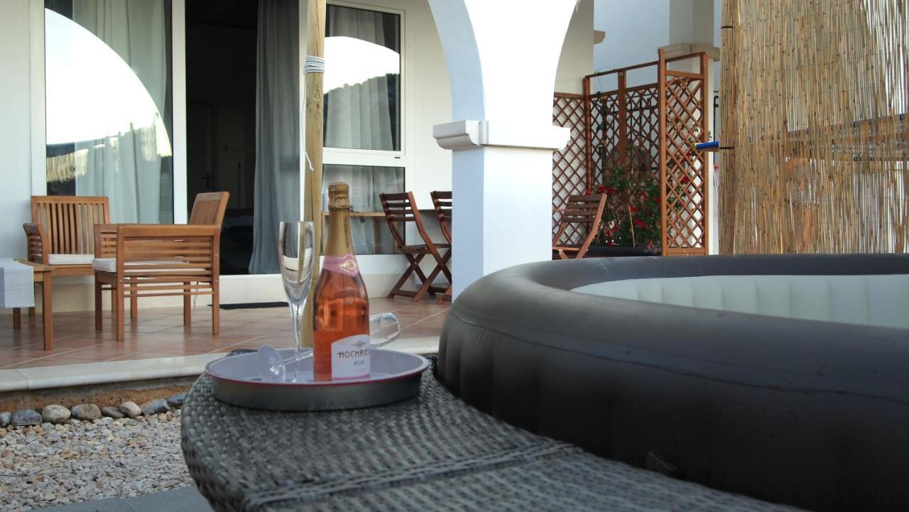 Studio Apartment Gray ชิเบนิก ภายนอก รูปภาพ