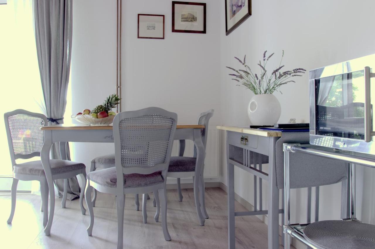 Studio Apartment Gray ชิเบนิก ภายนอก รูปภาพ